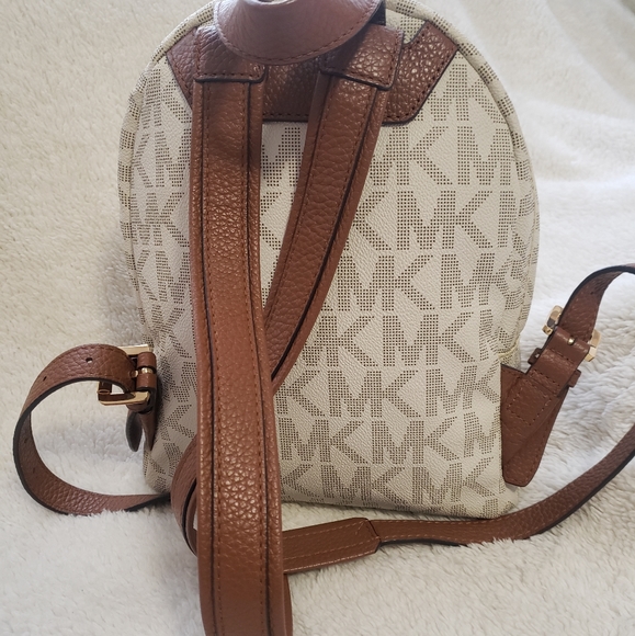 ❣SOLD Michael Kors Backpack❣ - Picture 2 of 14
